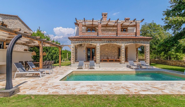 Gorgeous home in Cabrunici
