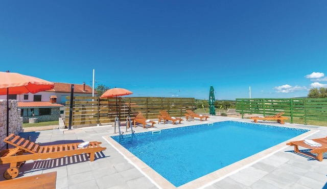 Gorgeous home in Donje Rastane