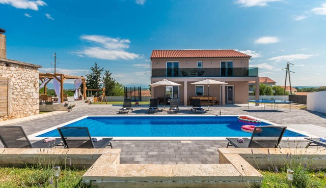 Gorgeous home in Donje Rastane