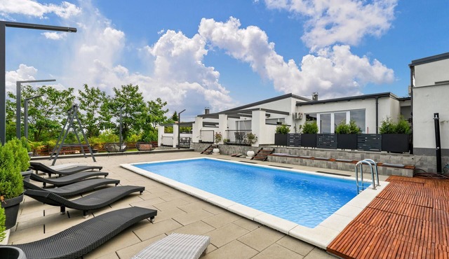 Gorgeous home in Varazdin Breg with sauna