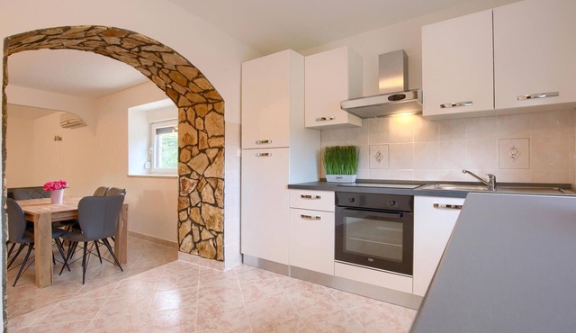 Gorgeous home in Jadreski with kitchen in Jadreski