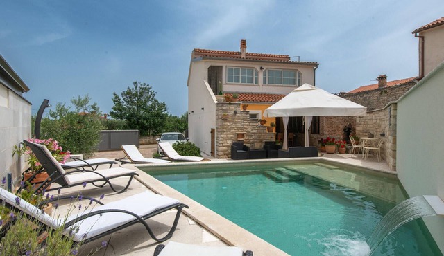 Gorgeous home in Kavran in Kavran