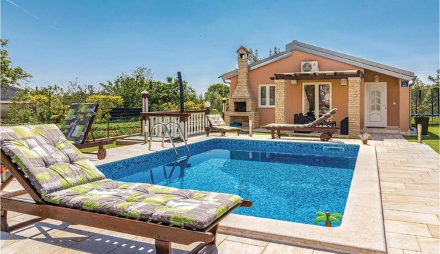 Gorgeous Home In Pula With Outdoor Swimming Pool in Liznjan