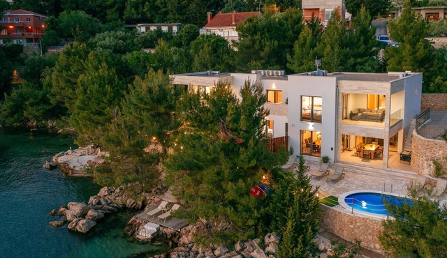 Gorgeous home in Starigrad