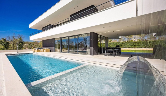 Gorgeous home in Sterna