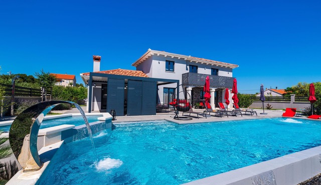 Gorgeous home in Tinj