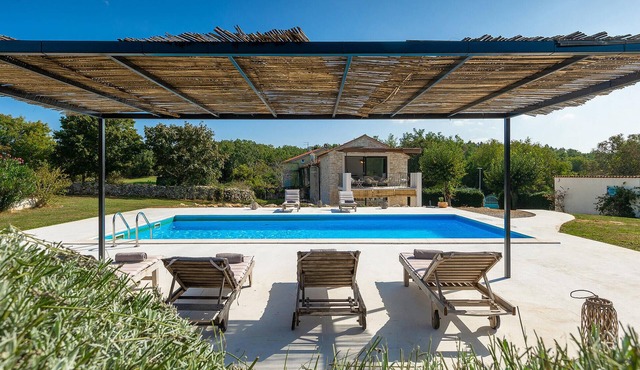 Gorgeous home in Tinjan in Tinjan
