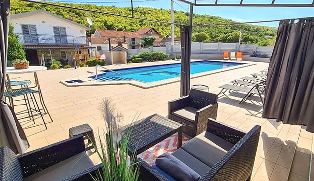 Gorgeous home in Trilj
