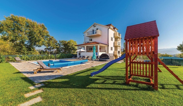 Gorgeous home in Trilj with kitchen