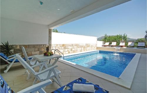 Gorgeous Home In Umcani in Umčani