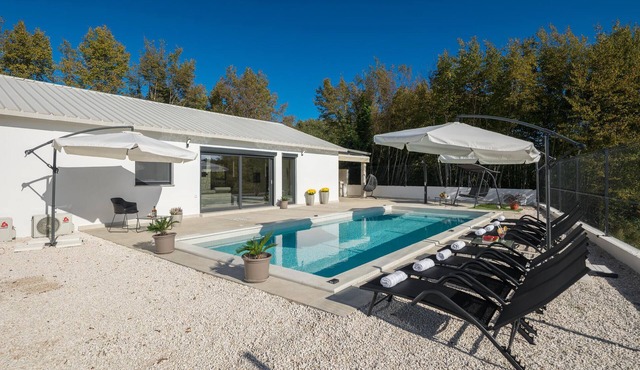 Gorgeous home in Zminj