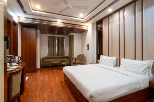 Grand FFOUR near Nehru Place, Delhi in New Delhi