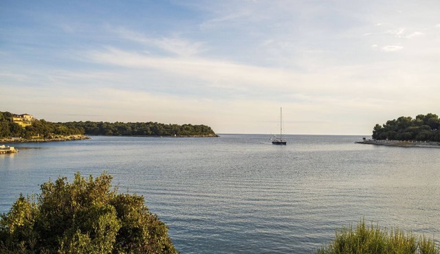 -Great duplex apartment -with a view of the sea -located right on the beach -underground garage in Medulin/Pula