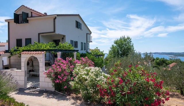 Great One-Bedroom Apartment in the quiet oasis in Orebic