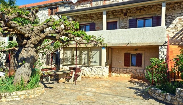 Große Wohnung in Babići mit Garten und Terrasse by Interhome