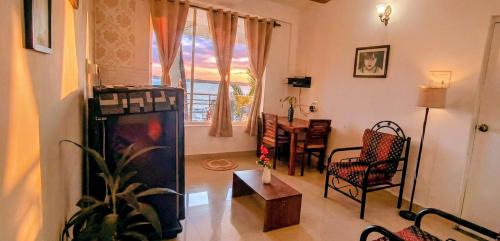 GS Home on the Bay- Super Sea & Garden view Glass studio apartment in Vagator