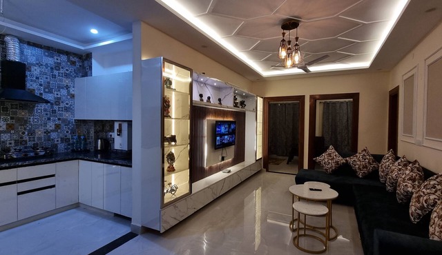 Hillside nest 2 BHK apartment with a hill and mussoorie view. in Dehradun