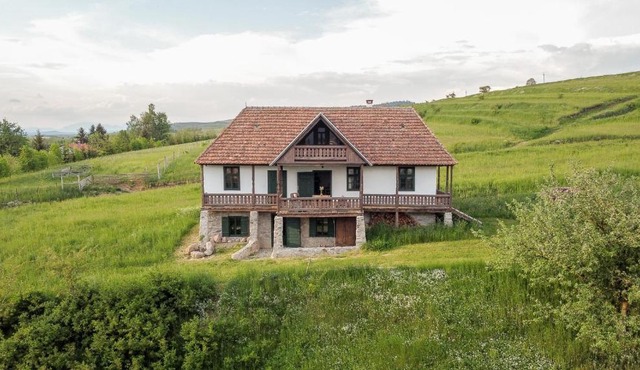 Hillside View Cottage - Csíksomlyó-panoráma vendégház in Păuleni-Ciuc