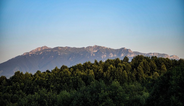 Hilltop Villa with Breathtaking Mountain Views - Sauna & Pool in Zărnești