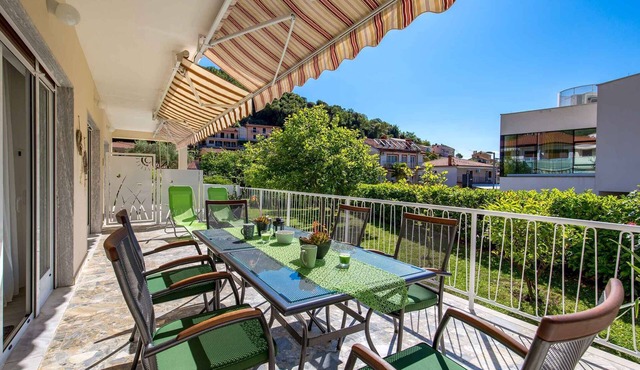 Holiday apartment mit Klimaanlage und Terrasse in Mošcenicka Draga