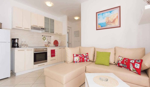 Holiday apartment 50 m from the beach