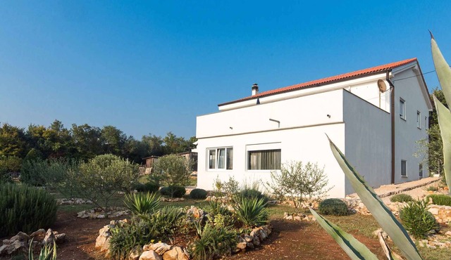 Holiday apartment with terrace and sea view