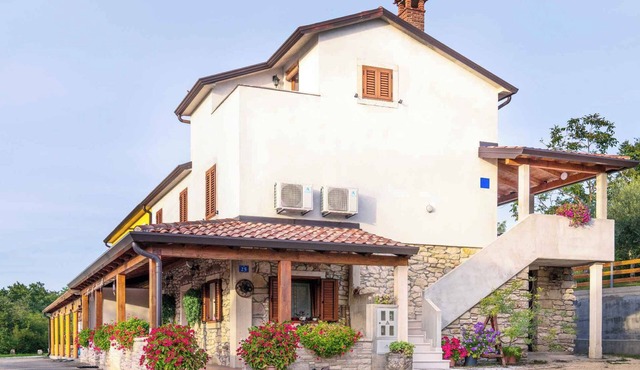 Holiday apartment in a quiet neighbourhood near Umag in Vardica
