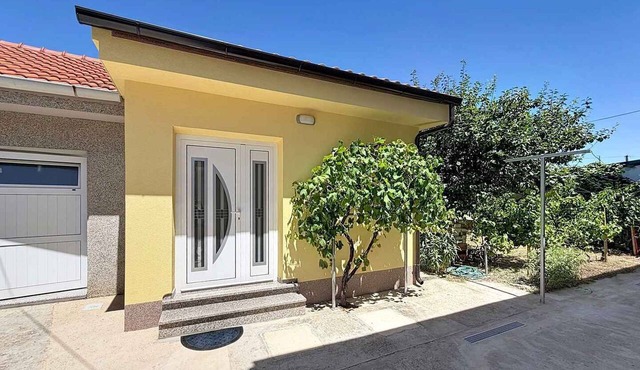 Holiday apartment in a quiet and sunny location
