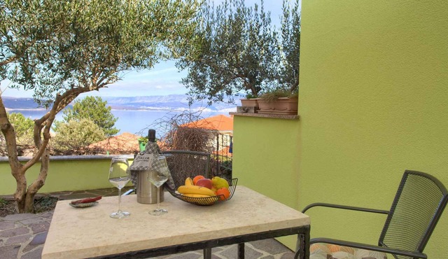 Holiday apartment near the beach and with air conditioning in Vrbnik