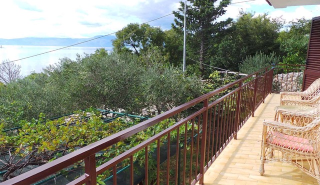 Holiday apartment only 30m from the sea in Omišalj