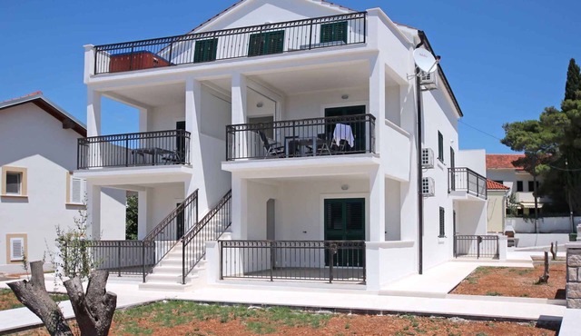 Holiday apartment with air conditioning and terrace