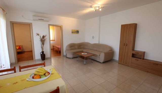 Holiday apartment with air conditioning and Internet