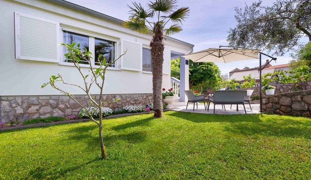 Holiday apartment with air conditioning and Internet