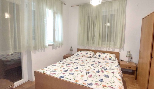 Holiday apartment with air conditioning and barbecue
