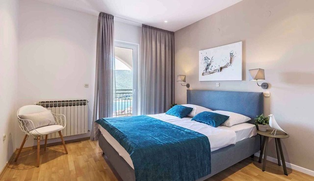 Holiday apartment with balcony and sea view