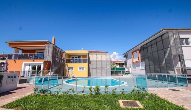 Holiday apartment with outdoor pool in Funtana