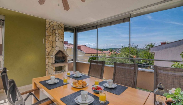 Holiday apartment with large terrace near the beach and air conditioning