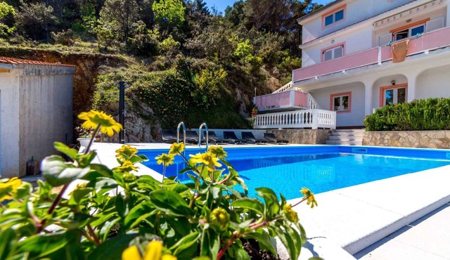 Holiday apartment with Pool and Internet