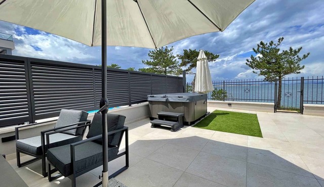 Holiday apartment with private hot tub and shared swimming pool