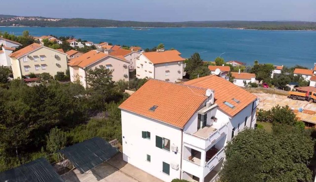 Holiday apartment with sea view in Klimno