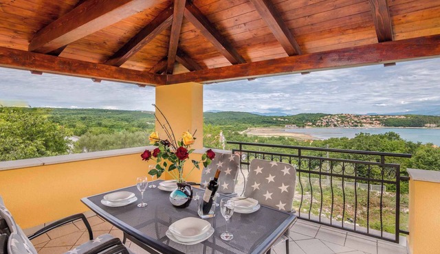 Holiday apartment with sea view