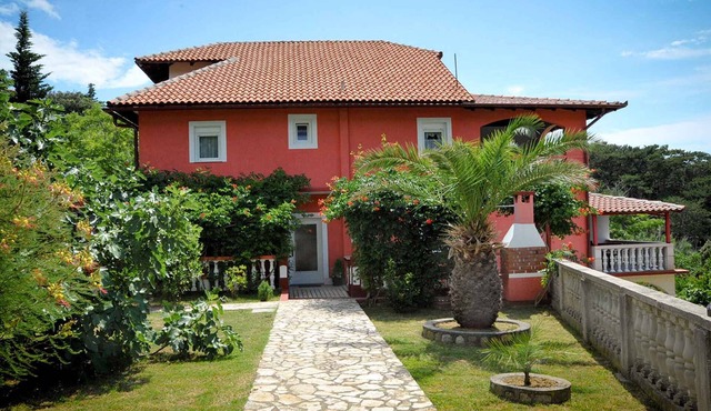 Holiday apartment with terrace and air conditioning