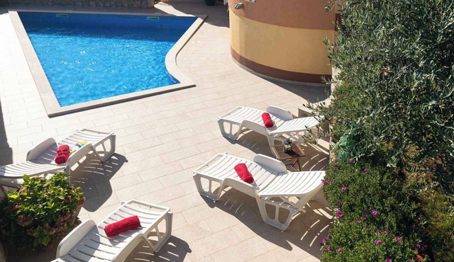Holiday apartment with use of pool