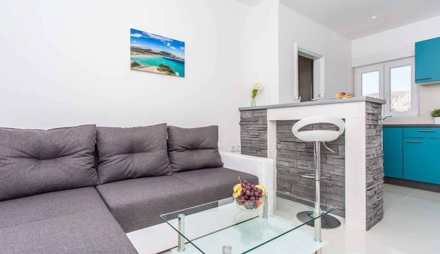 Holiday flat with air conditioning and balcony