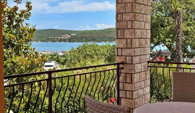 Holiday flat with sea view