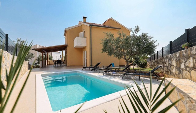 Holiday Home in Jasenice near the Sea