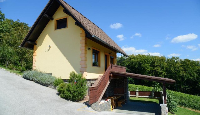 Holiday Home Češnovar in Raka
