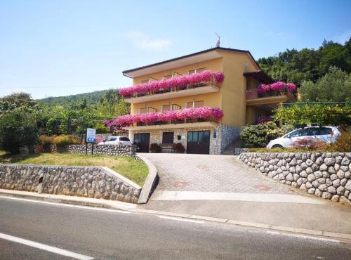 Holiday Home, Apartment and Rooms Milica
