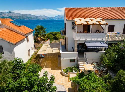 Holiday Home Dalmatinka - 20m From the Beach in Splitska