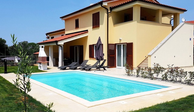 Holiday home for 10 guests with 200m² in Banjole (65272) in Banjole